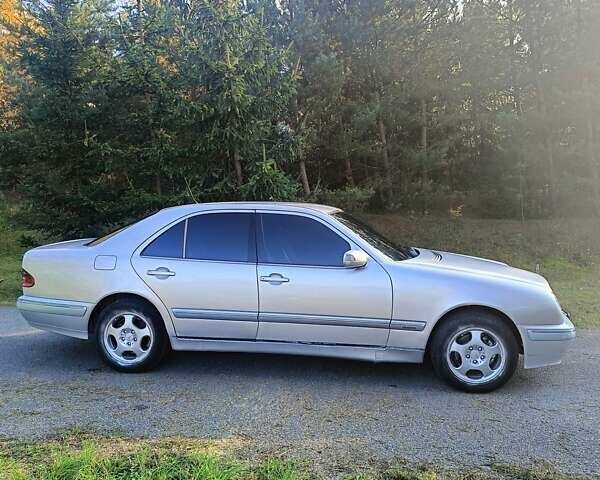 Сірий Мерседес Е-Клас, об'ємом двигуна 2.2 л та пробігом 364 тис. км за 3500 $, фото 9 на Automoto.ua