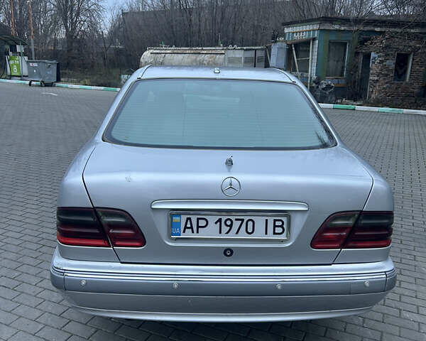 Серый Мерседес Е-Класс, объемом двигателя 2.69 л и пробегом 338 тыс. км за 4400 $, фото 5 на Automoto.ua