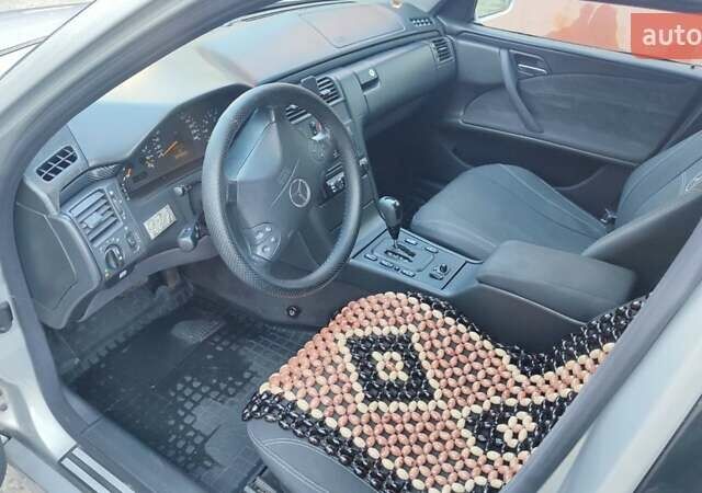 Сірий Мерседес Е-Клас, об'ємом двигуна 2 л та пробігом 389 тис. км за 4000 $, фото 23 на Automoto.ua