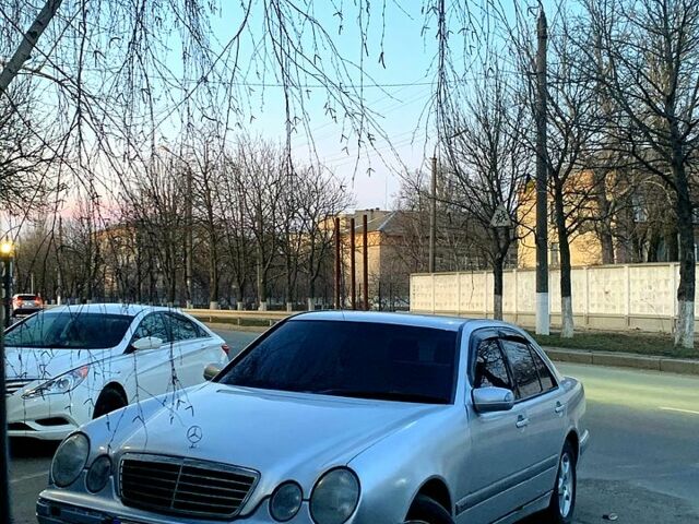 Серый Мерседес Е-Класс, объемом двигателя 2 л и пробегом 0 тыс. км за 3200 $, фото 9 на Automoto.ua