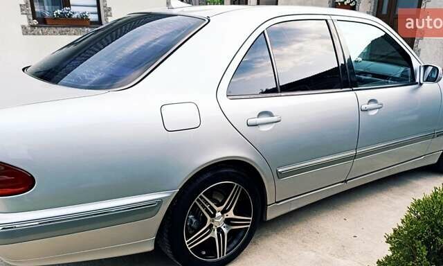 Серый Мерседес Е-Класс, объемом двигателя 2.8 л и пробегом 385 тыс. км за 4000 $, фото 7 на Automoto.ua