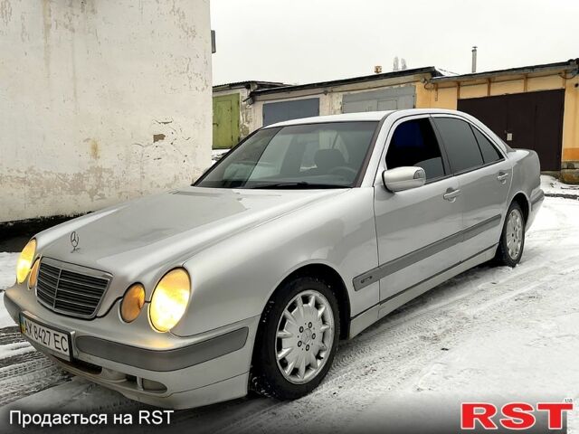 Серый Мерседес Е-Класс, объемом двигателя 2 л и пробегом 280 тыс. км за 3800 $, фото 3 на Automoto.ua