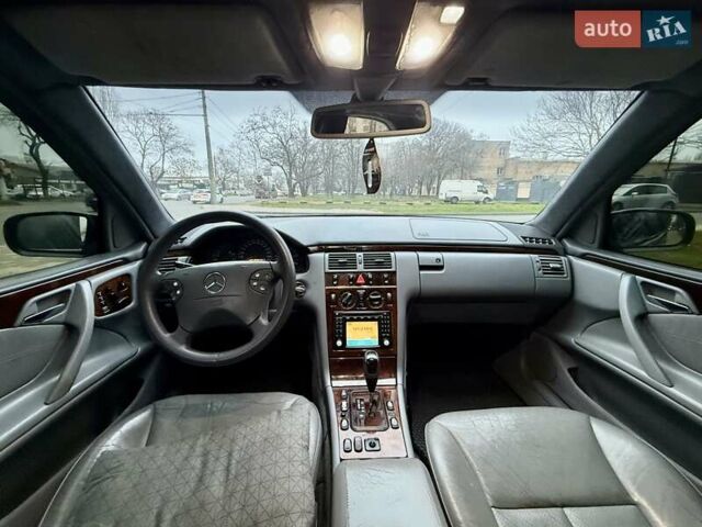 Сірий Мерседес Е-Клас, об'ємом двигуна 2.2 л та пробігом 340 тис. км за 3850 $, фото 70 на Automoto.ua