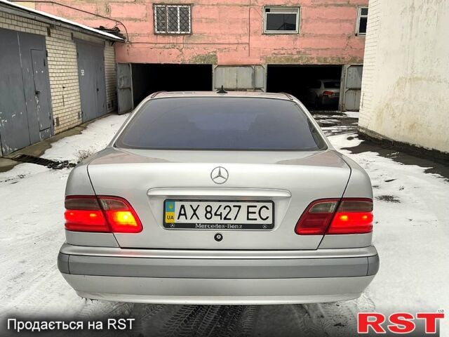 Серый Мерседес Е-Класс, объемом двигателя 2 л и пробегом 280 тыс. км за 3800 $, фото 1 на Automoto.ua