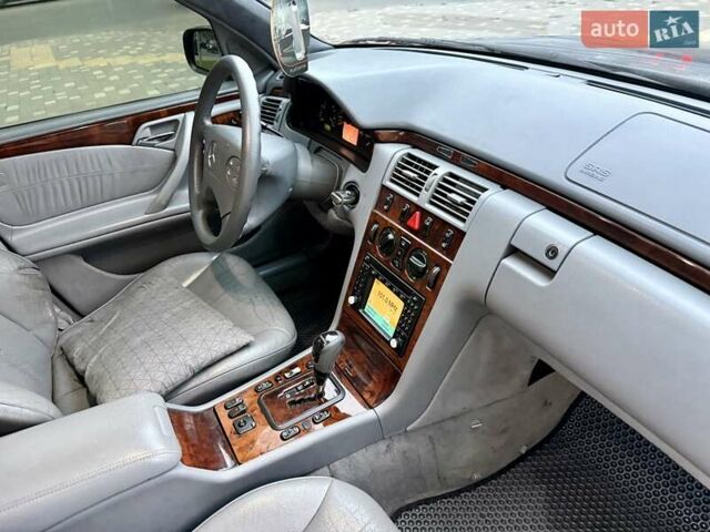 Сірий Мерседес Е-Клас, об'ємом двигуна 2.2 л та пробігом 340 тис. км за 3850 $, фото 48 на Automoto.ua