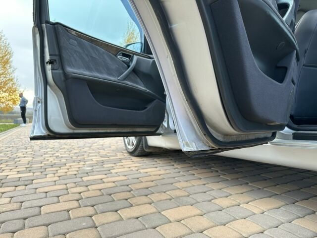 Мерседес Е-Клас 2000 у Сторожинце на Automoto.ua Сірий Мерседес Е-Клас, об'ємом двигуна 2.7 л та пробігом 346 тис. км за 5200 $, фото 15 на Automoto.ua