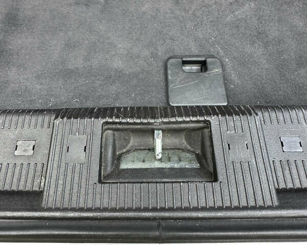 Серый Мерседес Е-Класс, объемом двигателя 2 л и пробегом 88 тыс. км за 10500 $, фото 38 на Automoto.ua