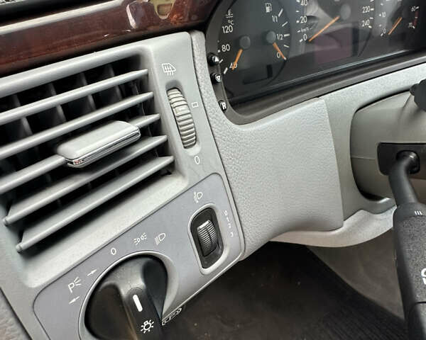 Сірий Мерседес Е-Клас, об'ємом двигуна 2 л та пробігом 88 тис. км за 9600 $, фото 21 на Automoto.ua