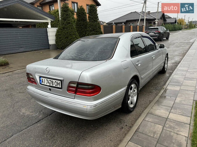 Серый Мерседес Е-Класс, объемом двигателя 2.4 л и пробегом 530 тыс. км за 3500 $, фото 4 на Automoto.ua