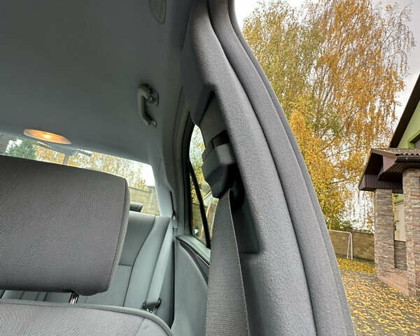 Сірий Мерседес Е-Клас, об'ємом двигуна 2 л та пробігом 88 тис. км за 9600 $, фото 32 на Automoto.ua