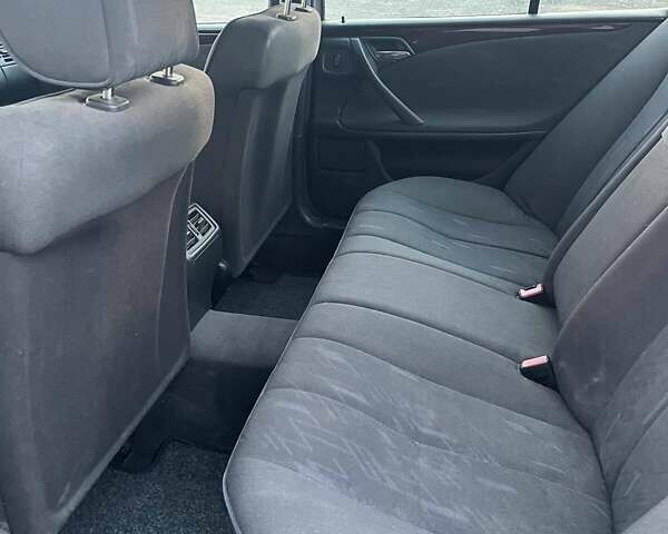 Серый Мерседес Е-Класс, объемом двигателя 2 л и пробегом 400 тыс. км за 3200 $, фото 10 на Automoto.ua