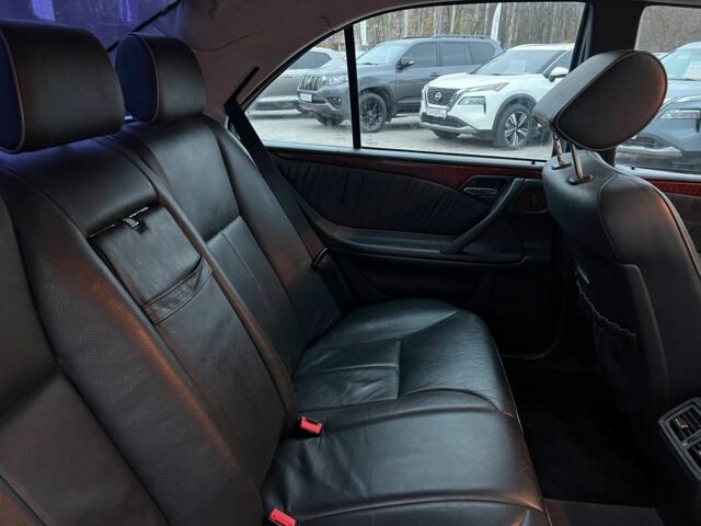 Серый Мерседес Е-Класс, объемом двигателя 3.2 л и пробегом 470 тыс. км за 5100 $, фото 17 на Automoto.ua