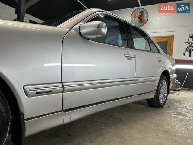 Мерседес Е-Клас 2000 у Сторожинце на Automoto.ua Сірий Мерседес Е-Клас, об'ємом двигуна 2.7 л та пробігом 346 тис. км за 5200 $, фото 45 на Automoto.ua