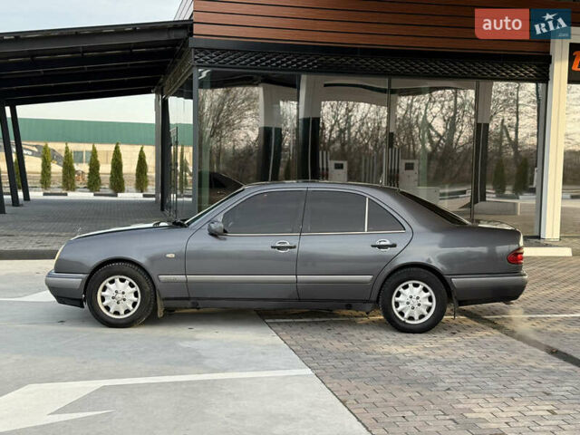 Серый Мерседес Е-Класс, объемом двигателя 2 л и пробегом 330 тыс. км за 2999 $, фото 6 на Automoto.ua