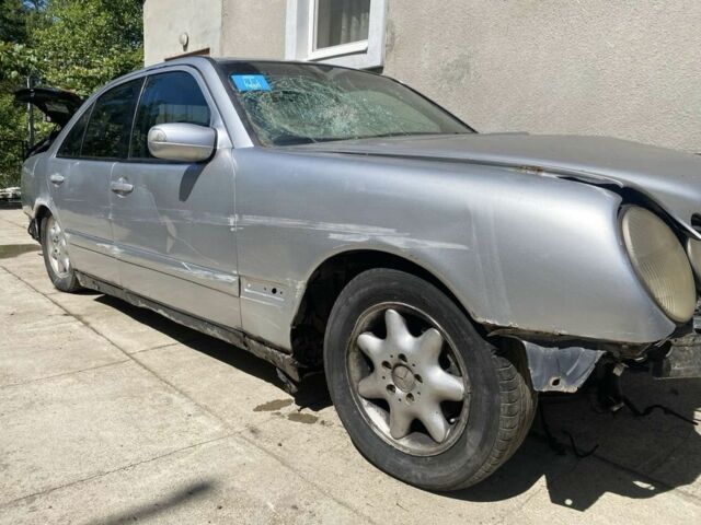Мерседес Е-Класс 2000 в Самборе на Automoto.ua Серый Мерседес Е-Класс, объемом двигателя 2 л и пробегом 200 тыс. км за 300 $, фото 9 на Automoto.ua