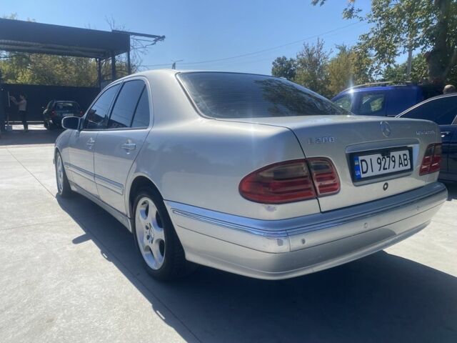 Сірий Мерседес Е-Клас, об'ємом двигуна 2 л та пробігом 353 тис. км за 3000 $, фото 2 на Automoto.ua