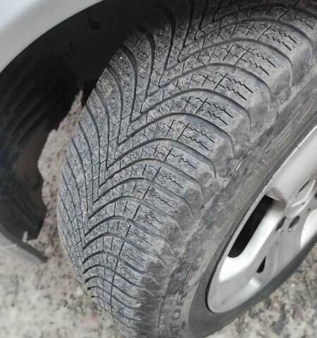 Сірий Мерседес Е-Клас, об'ємом двигуна 2 л та пробігом 389 тис. км за 4000 $, фото 12 на Automoto.ua