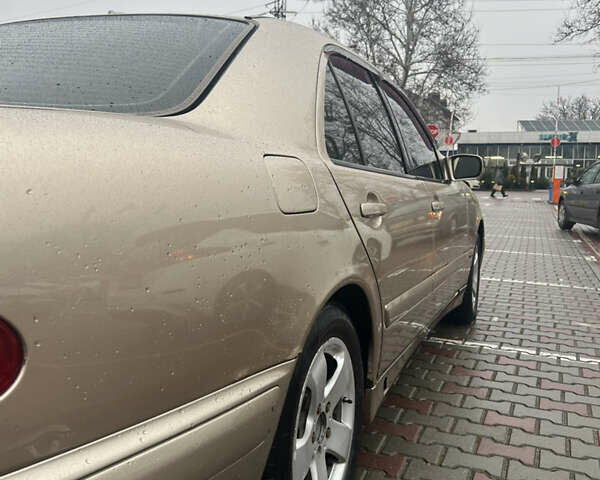 Серый Мерседес Е-Класс, объемом двигателя 2.1 л и пробегом 320 тыс. км за 4300 $, фото 6 на Automoto.ua