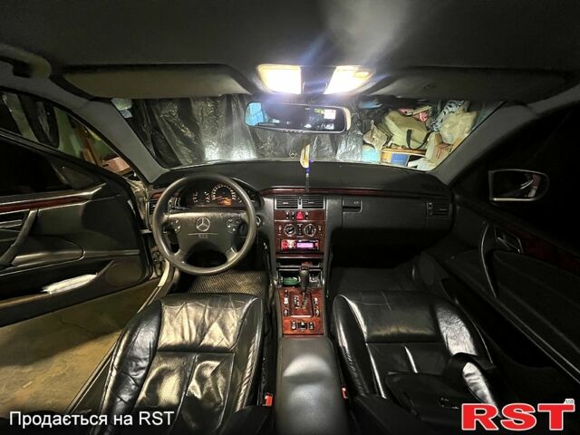 Серый Мерседес Е-Класс, объемом двигателя 2.2 л и пробегом 550 тыс. км за 4500 $, фото 7 на Automoto.ua