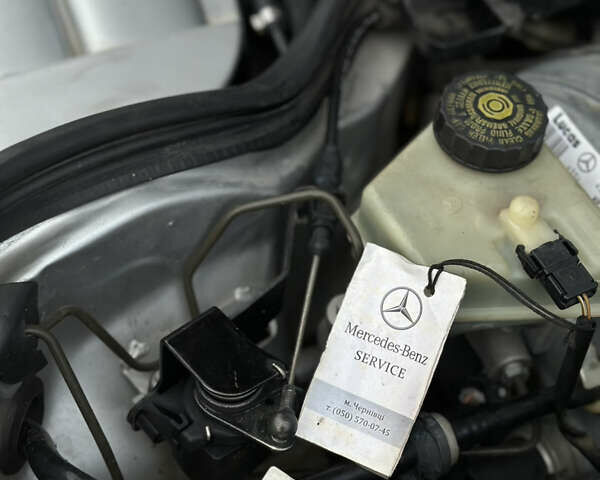 Мерседес Е-Клас 2000 у Сторожинце на Automoto.ua Сірий Мерседес Е-Клас, об'ємом двигуна 2.7 л та пробігом 346 тис. км за 5200 $, фото 33 на Automoto.ua