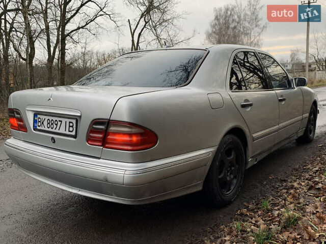 Серый Мерседес Е-Класс, объемом двигателя 2.4 л и пробегом 499 тыс. км за 2500 $, фото 3 на Automoto.ua