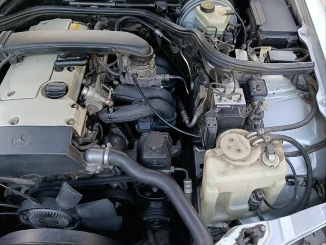 Серый Мерседес Е-Класс, объемом двигателя 2 л и пробегом 298 тыс. км за 5200 $, фото 12 на Automoto.ua