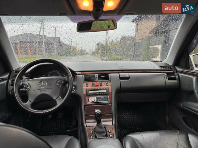 Серый Мерседес Е-Класс, объемом двигателя 2.4 л и пробегом 530 тыс. км за 3500 $, фото 9 на Automoto.ua