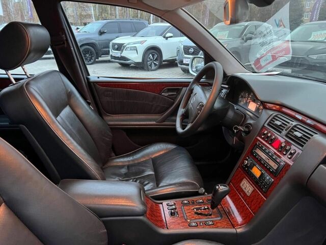 Серый Мерседес Е-Класс, объемом двигателя 3.2 л и пробегом 470 тыс. км за 5100 $, фото 15 на Automoto.ua