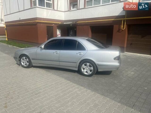 Серый Мерседес Е-Класс, объемом двигателя 2.2 л и пробегом 479 тыс. км за 4500 $, фото 5 на Automoto.ua