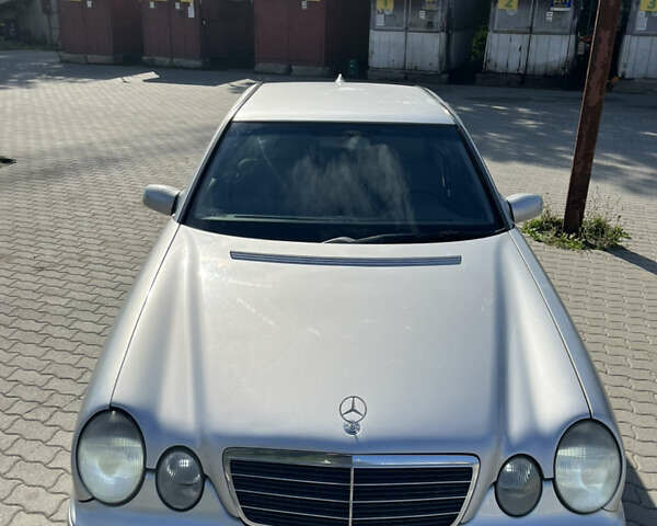 Сірий Мерседес Е-Клас, об'ємом двигуна 2 л та пробігом 363 тис. км за 3650 $, фото 1 на Automoto.ua