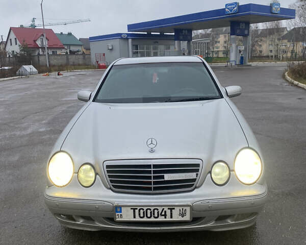 Серый Мерседес Е-Класс, объемом двигателя 3.2 л и пробегом 318 тыс. км за 4000 $, фото 4 на Automoto.ua