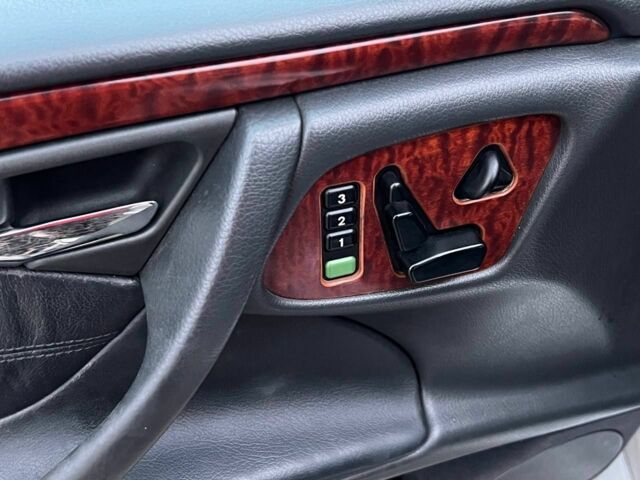 Серый Мерседес Е-Класс, объемом двигателя 3.2 л и пробегом 470 тыс. км за 5100 $, фото 8 на Automoto.ua