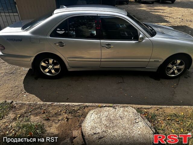 Серый Мерседес Е-Класс, объемом двигателя 2.8 л и пробегом 0 тыс. км за 3950 $, фото 3 на Automoto.ua