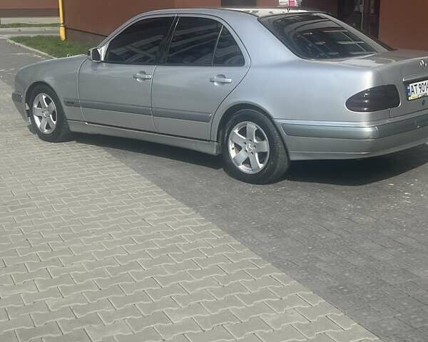 Серый Мерседес Е-Класс, объемом двигателя 2.2 л и пробегом 479 тыс. км за 4500 $, фото 3 на Automoto.ua