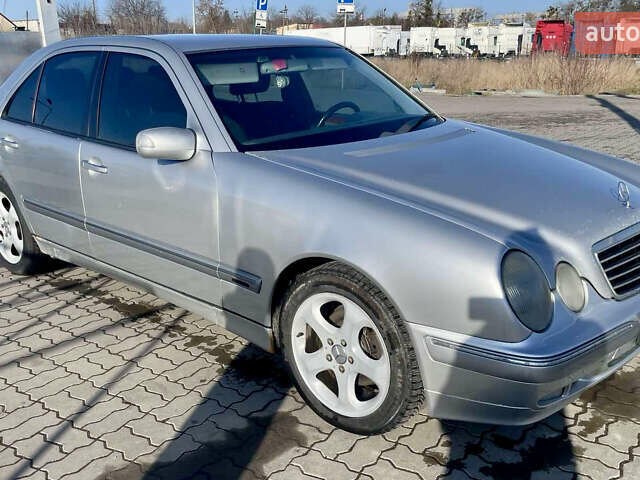 Серый Мерседес Е-Класс, объемом двигателя 2.69 л и пробегом 500 тыс. км за 4999 $, фото 2 на Automoto.ua