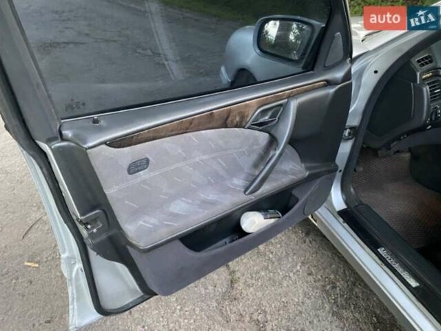 Серый Мерседес Е-Класс, объемом двигателя 2.2 л и пробегом 407 тыс. км за 4750 $, фото 23 на Automoto.ua