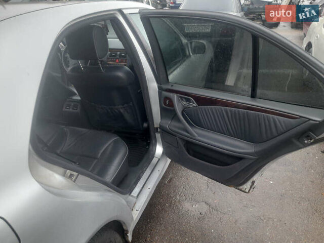 Сірий Мерседес Е-Клас, об'ємом двигуна 2.4 л та пробігом 338 тис. км за 2299 $, фото 17 на Automoto.ua