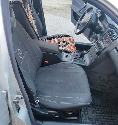 Сірий Мерседес Е-Клас, об'ємом двигуна 2 л та пробігом 389 тис. км за 4000 $, фото 15 на Automoto.ua