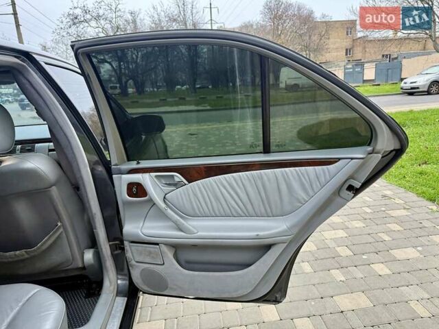 Сірий Мерседес Е-Клас, об'ємом двигуна 2.2 л та пробігом 340 тис. км за 3850 $, фото 53 на Automoto.ua