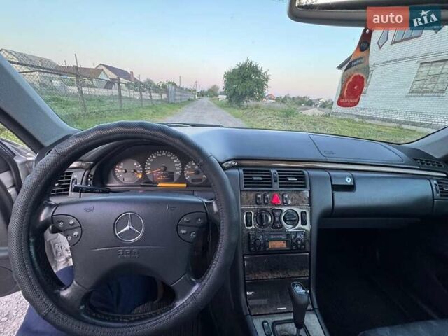 Серый Мерседес Е-Класс, объемом двигателя 2.4 л и пробегом 257 тыс. км за 4100 $, фото 1 на Automoto.ua