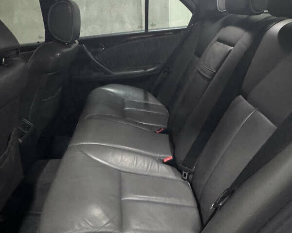 Сірий Мерседес Е-Клас, об'ємом двигуна 2.2 л та пробігом 320 тис. км за 4400 $, фото 8 на Automoto.ua