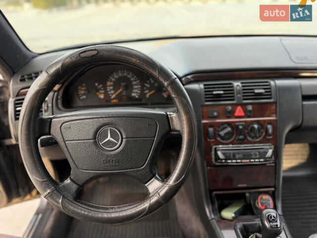 Серый Мерседес Е-Класс, объемом двигателя 2 л и пробегом 330 тыс. км за 2999 $, фото 22 на Automoto.ua