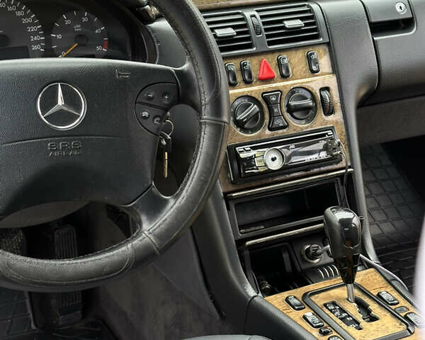 Мерседес Е-Клас 2000 у Сторожинце на Automoto.ua Сірий Мерседес Е-Клас, об'ємом двигуна 2.7 л та пробігом 346 тис. км за 5200 $, фото 28 на Automoto.ua