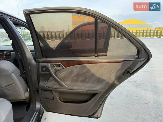 Серый Мерседес Е-Класс, объемом двигателя 2 л и пробегом 330 тыс. км за 2999 $, фото 25 на Automoto.ua