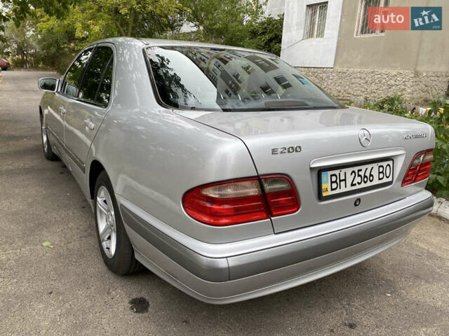 Серый Мерседес Е-Класс, объемом двигателя 2 л и пробегом 208 тыс. км за 6500 $, фото 8 на Automoto.ua
