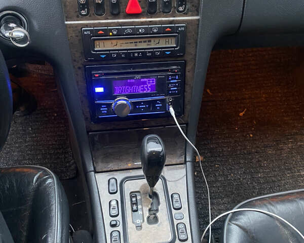 Серый Мерседес Е-Класс, объемом двигателя 3.2 л и пробегом 318 тыс. км за 4000 $, фото 8 на Automoto.ua