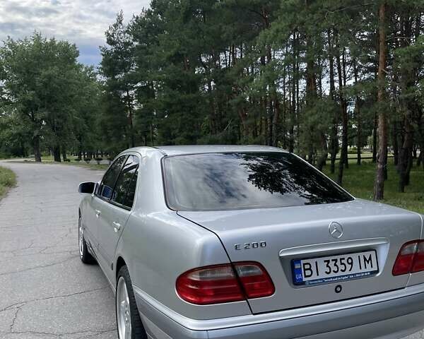 Серый Мерседес Е-Класс, объемом двигателя 2 л и пробегом 139 тыс. км за 8000 $, фото 17 на Automoto.ua