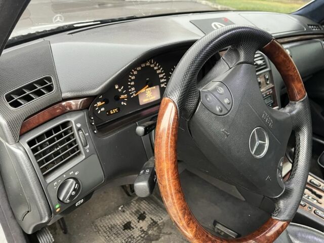 Серый Мерседес Е-Класс, объемом двигателя 3.2 л и пробегом 270 тыс. км за 3200 $, фото 13 на Automoto.ua