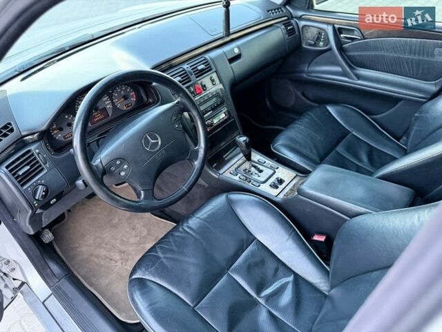 Серый Мерседес Е-Класс, объемом двигателя 4.3 л и пробегом 291 тыс. км за 4200 $, фото 54 на Automoto.ua