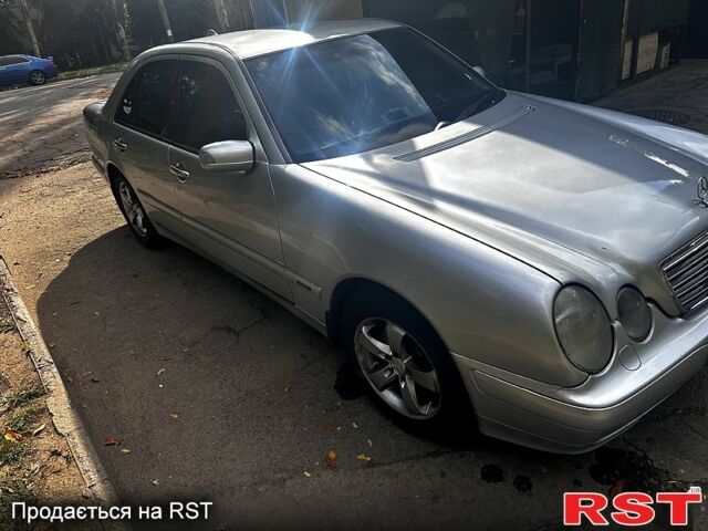 Серый Мерседес Е-Класс, объемом двигателя 2.8 л и пробегом 0 тыс. км за 3950 $, фото 2 на Automoto.ua